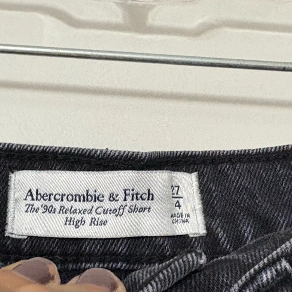 Abercrombie & Fitch 90s Relaxed Cutoff Shorts 27 High Rise Black Denim Frayed
